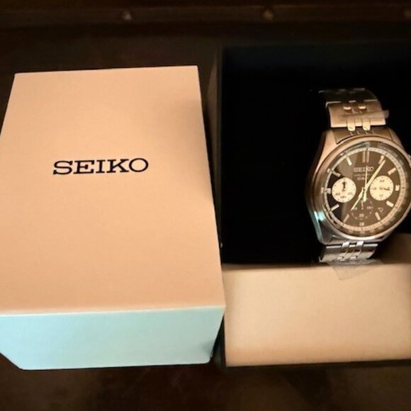New Boxed Seiko Stainless Steel Black Dial Chronograph Men's Watch Model SSB429 - Picture 2 of 6
